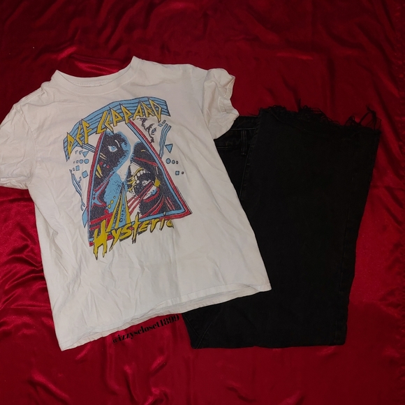 PrettyLittleThing Long Leg Straight Jeans with Distressed Hem in black - Picture 10 of 12